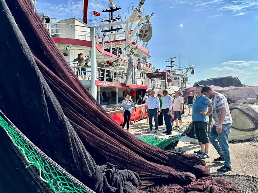 Vekil ve Başkan’dan Karşıyaka’lı balıkçılara “Vira Bismillah” ziyareti