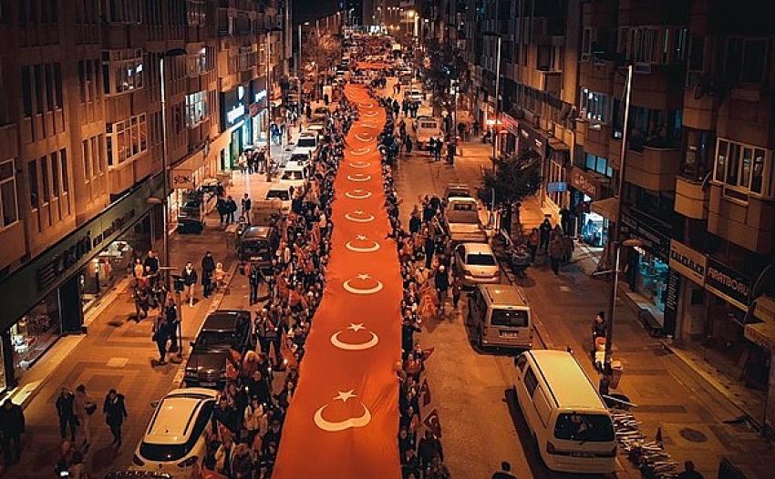 Bandırma'da muhteşem ve coşkulu Cumhuriyet yürüyüşü