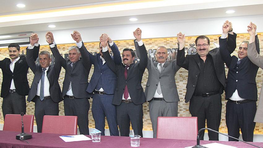 Babacan’ın Van ekibi topluca istifa edip AKP’ye geçti