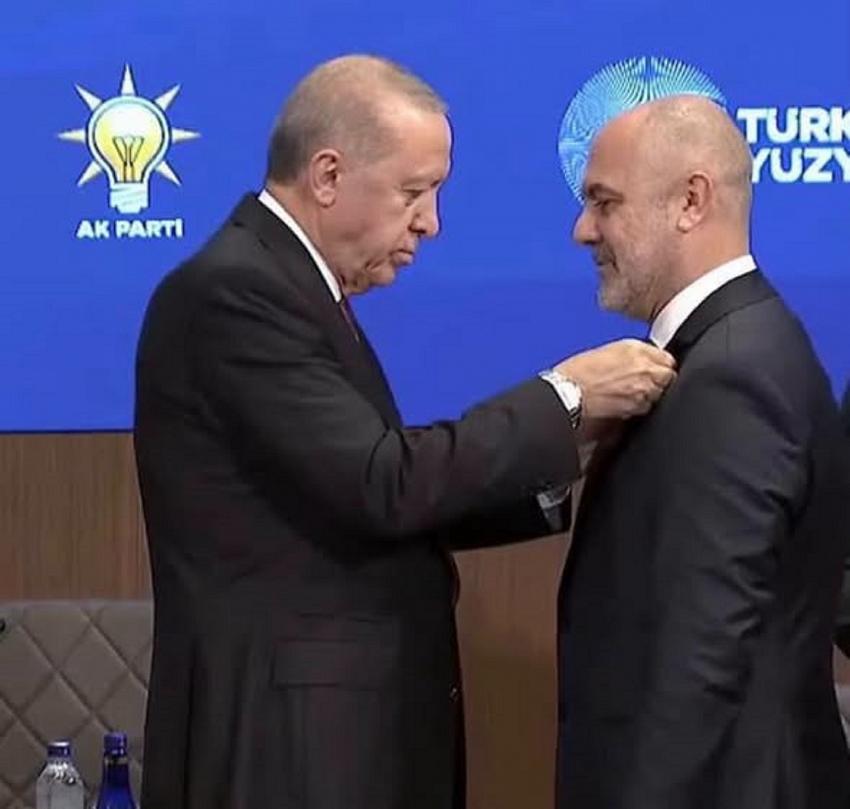 CHP’den istifa eden Marmara Adalar  Belediye Başkanı Dinçer AK Partiye katıldı