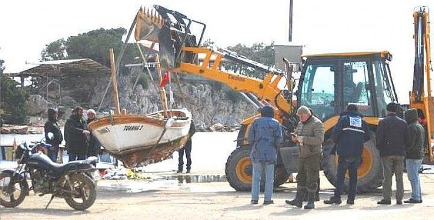 Erdek'de kaybolan tekneyi balıkçılar buldu