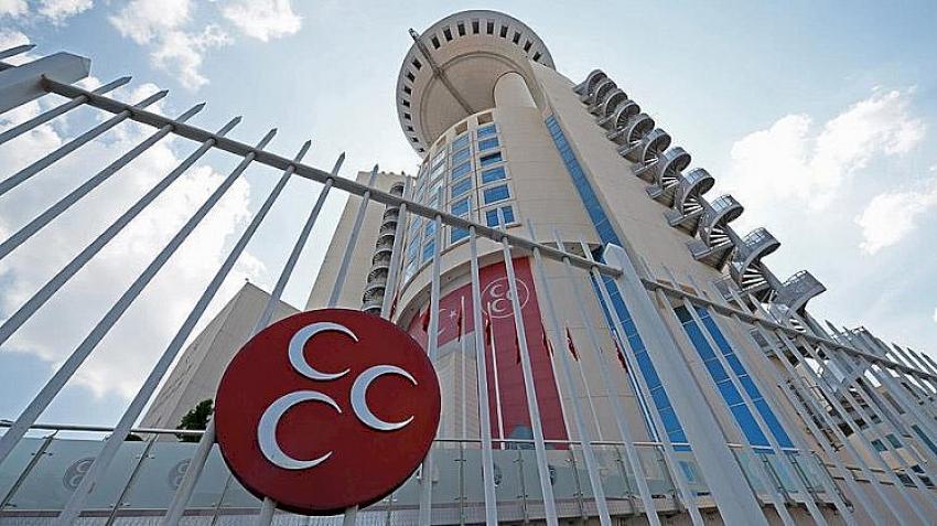 CHP ve İYİ Parti'den istifa eden 27 kişi MHP'ye geçti