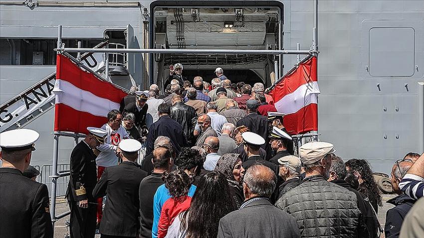 TCG Anadolu gemisi,ziyaretçi akınına uğradı
