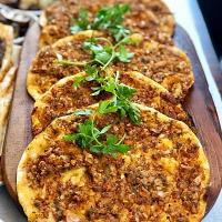 Lahmacunun içinde yok yok!