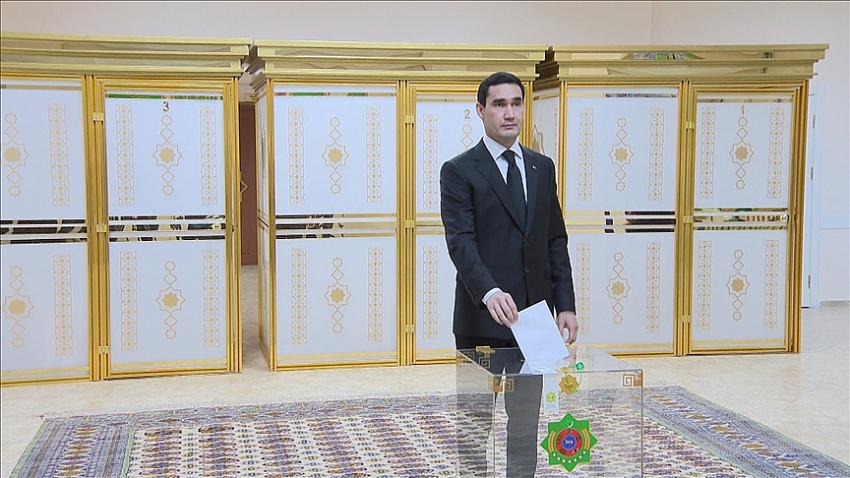Türkmenistan'da devlet başkanlığı seçimini Serdar Berdimuhamedov kazandı