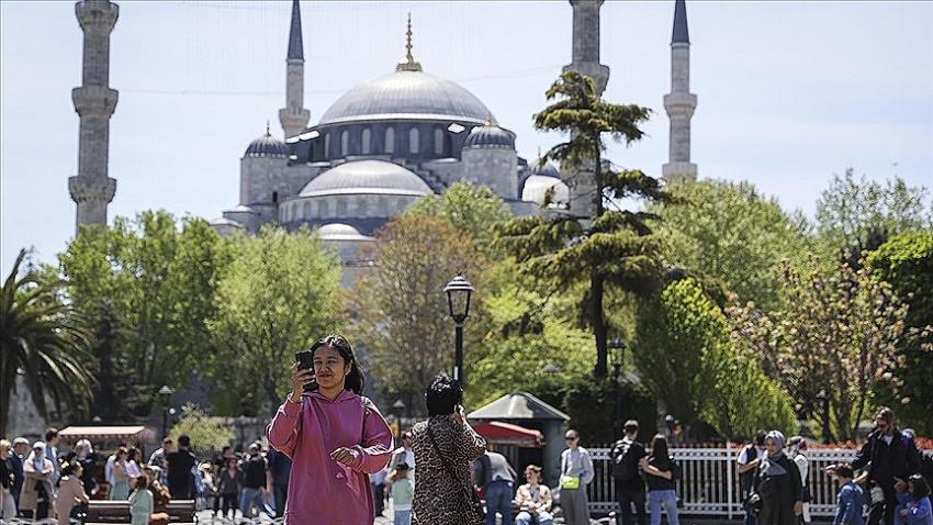 Hem yerli hem yabancı turist kaçıyor.!