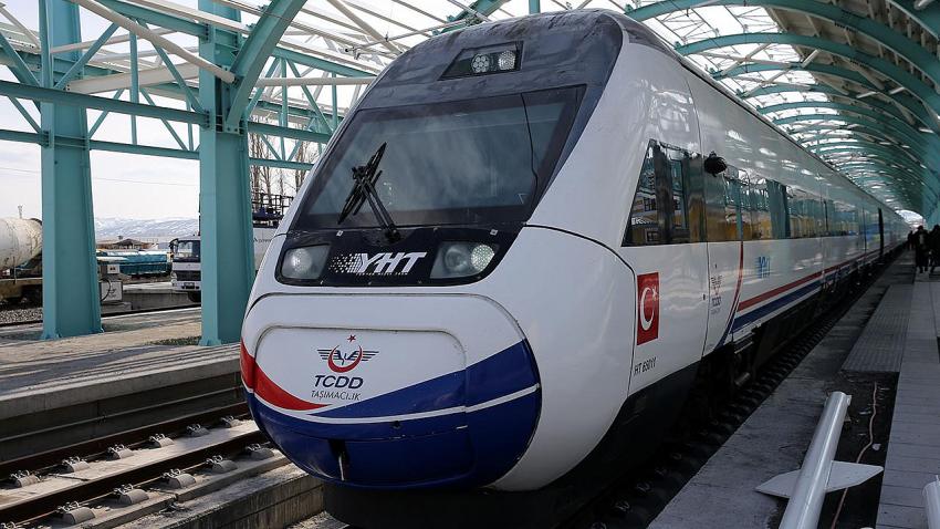 İstanbul-Sivas aktarmasız yüksek hızlı tren seferleri başladı